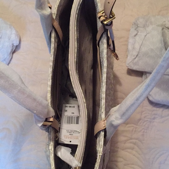 Michael Kors - Picture 2 of 3